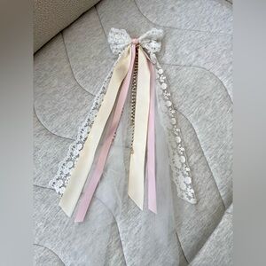 Oversized Lace Bow Clip